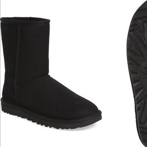 Black Classic Short Uggs Sz 7